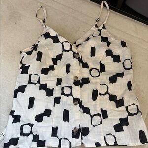 Sleeveless Linen Black and White Patterned Button-Front Cami Top